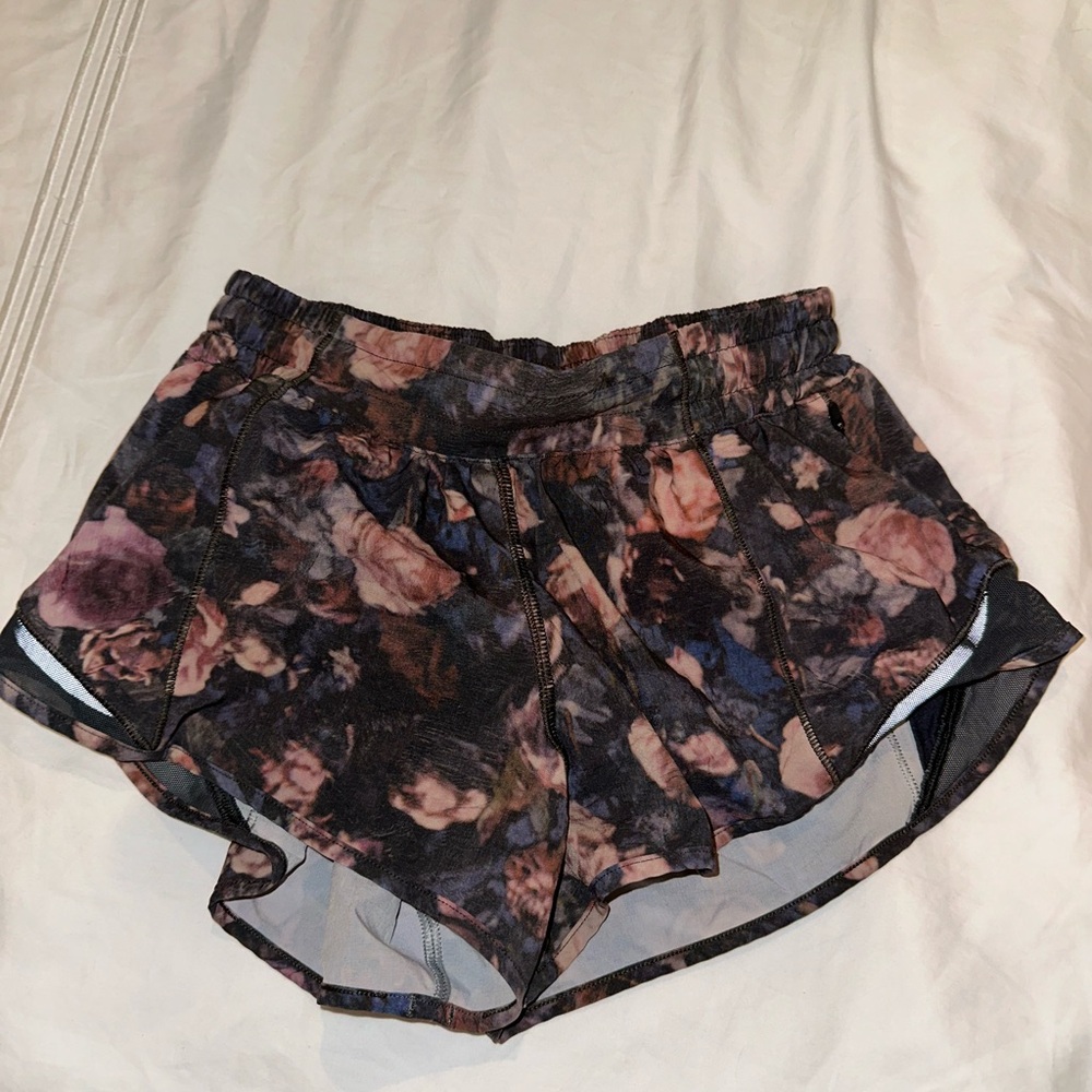 Rose limited edition Lululemon hotty hots 2.5